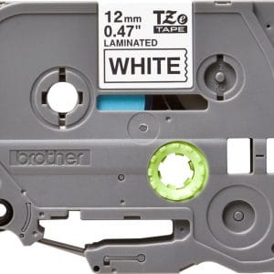 Etiqueta blanca continua laminada Brother TZE231, de 12 mm de ancho x 8 mts de largo. Impresión en negro.