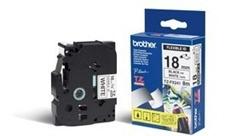 Etiqueta blanca continua laminada flexible Brother TZEFX241, de 18 mm de ancho x 8 mts de largo. Impresión en negro.